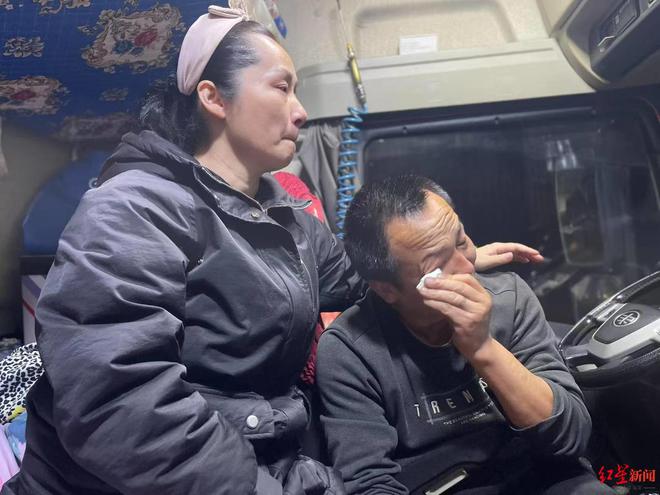 下葬三年前结发妻子离世留下重组家庭的6个孩子瓦力娱乐棋牌舍不得多买氧气罐离世的河南卡友已(图8)